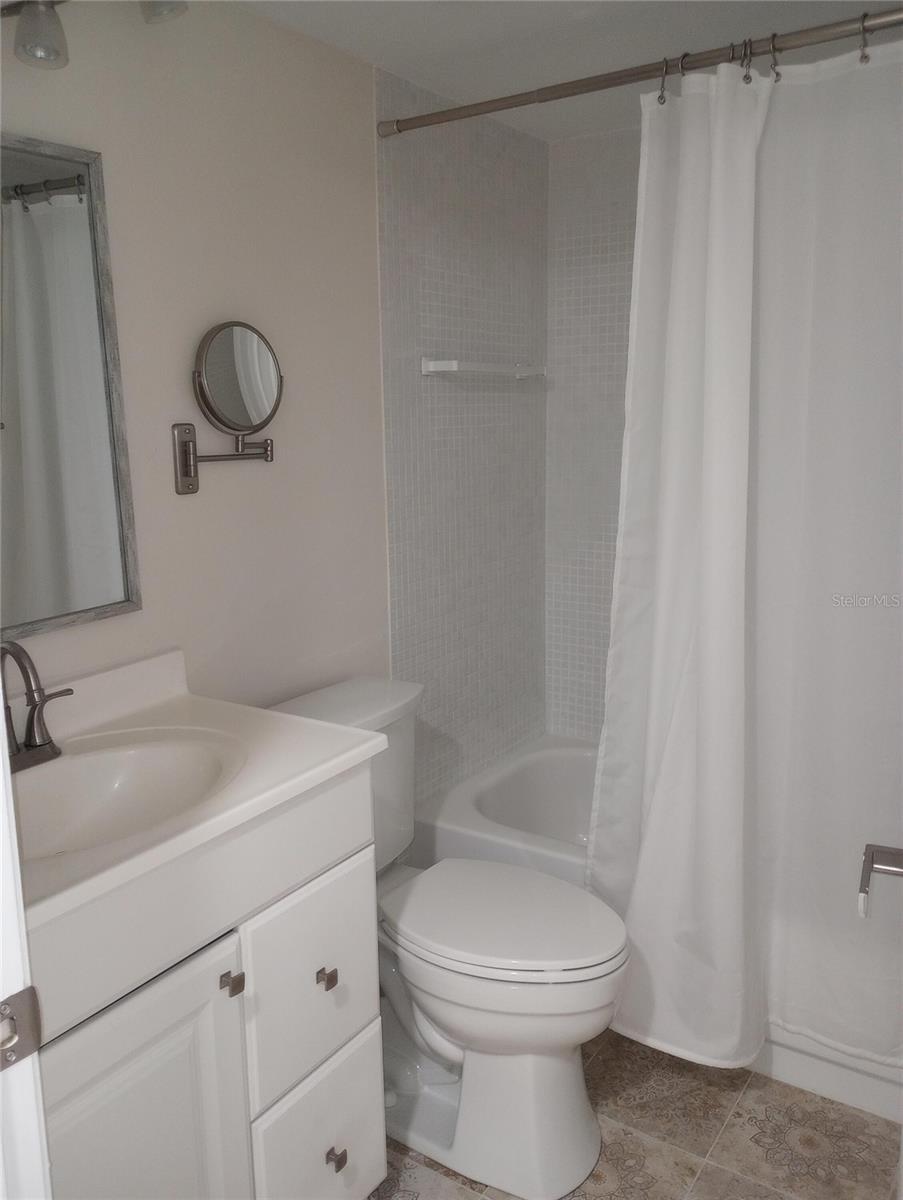 Image 16 of 19 For 1310 Glen Oaks Drive E 183e