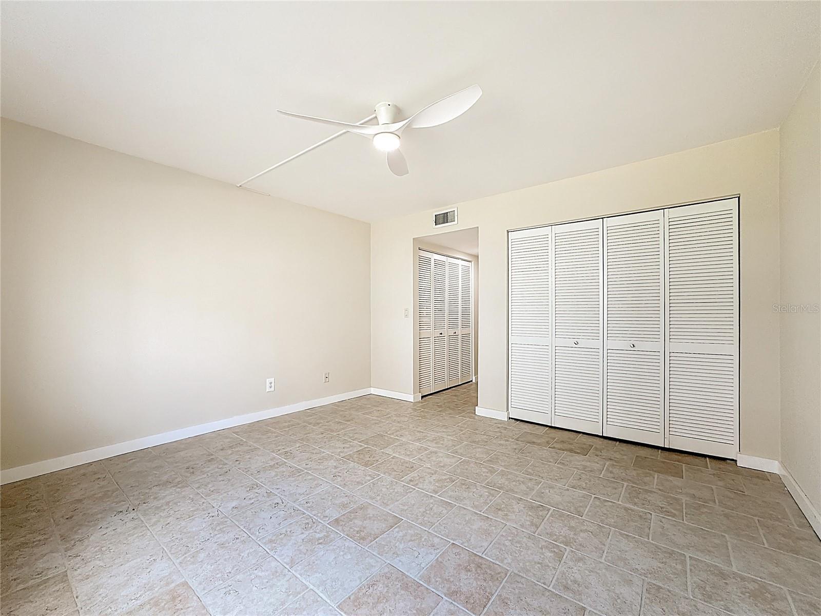 Listing photo id 19 for 1310 Glen Oaks Drive E 183e