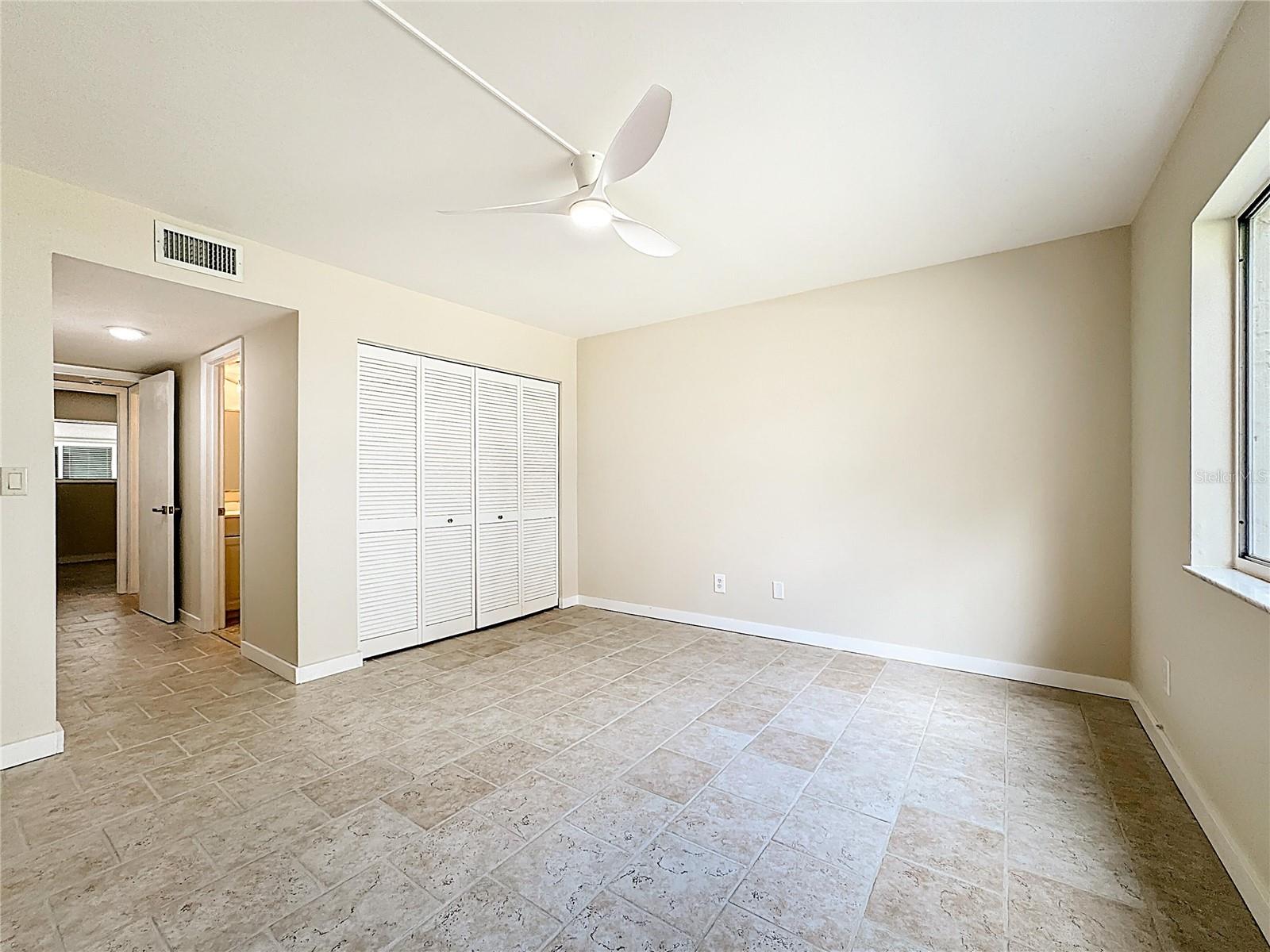 Listing photo id 20 for 1310 Glen Oaks Drive E 183e