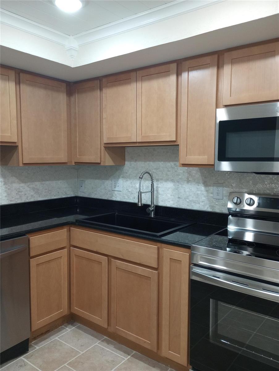 Image 4 of 19 For 1310 Glen Oaks Drive E 183e