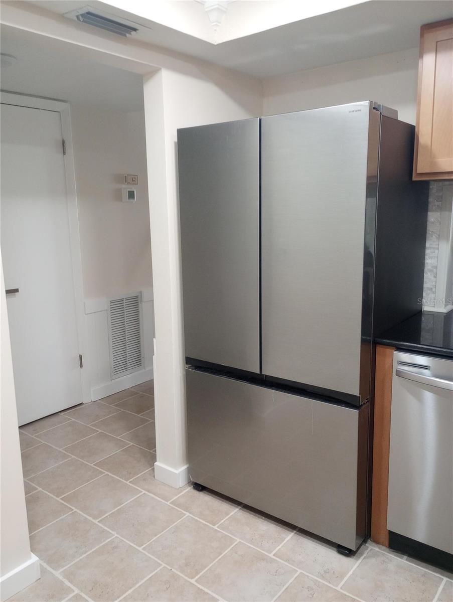 Image 5 of 19 For 1310 Glen Oaks Drive E 183e