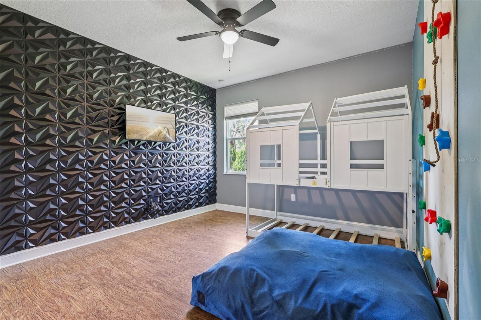 Image 22 of 47 For 2887 Cedar Crest Drive