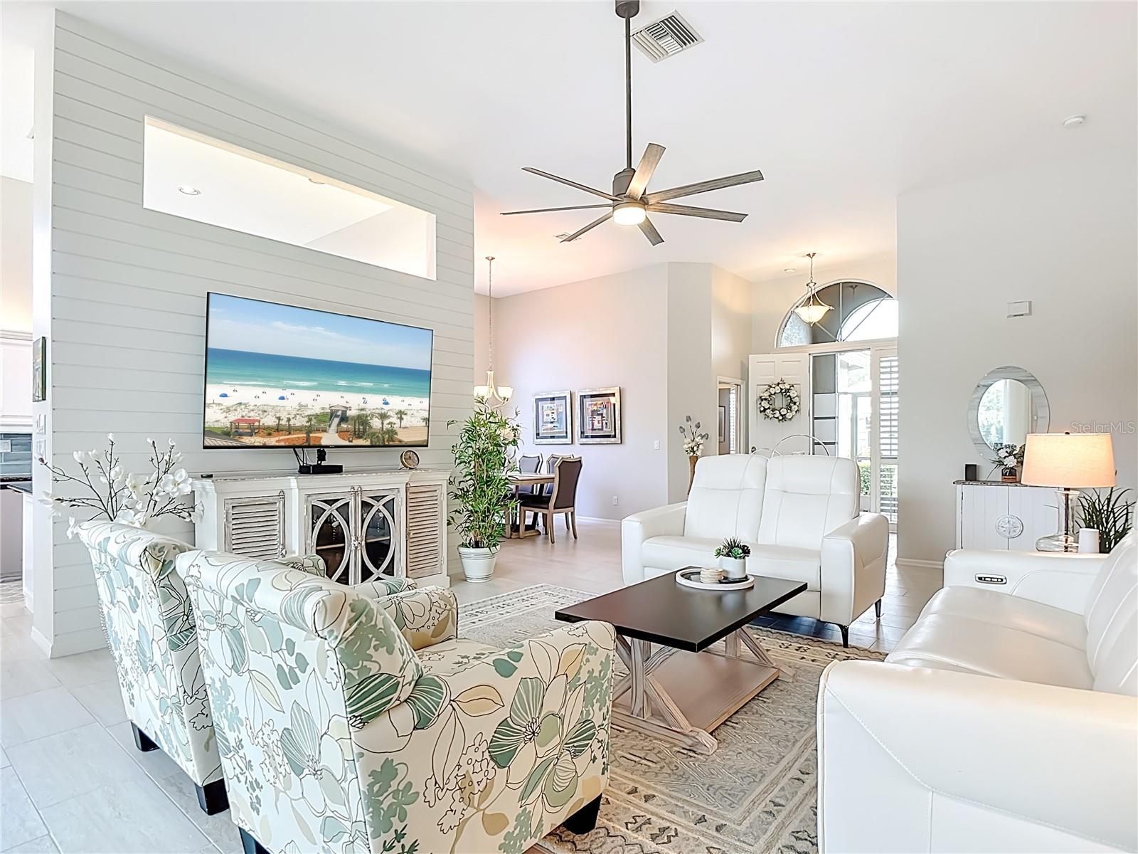 Image 17 of 35 For 19497 Silver Oak Drive