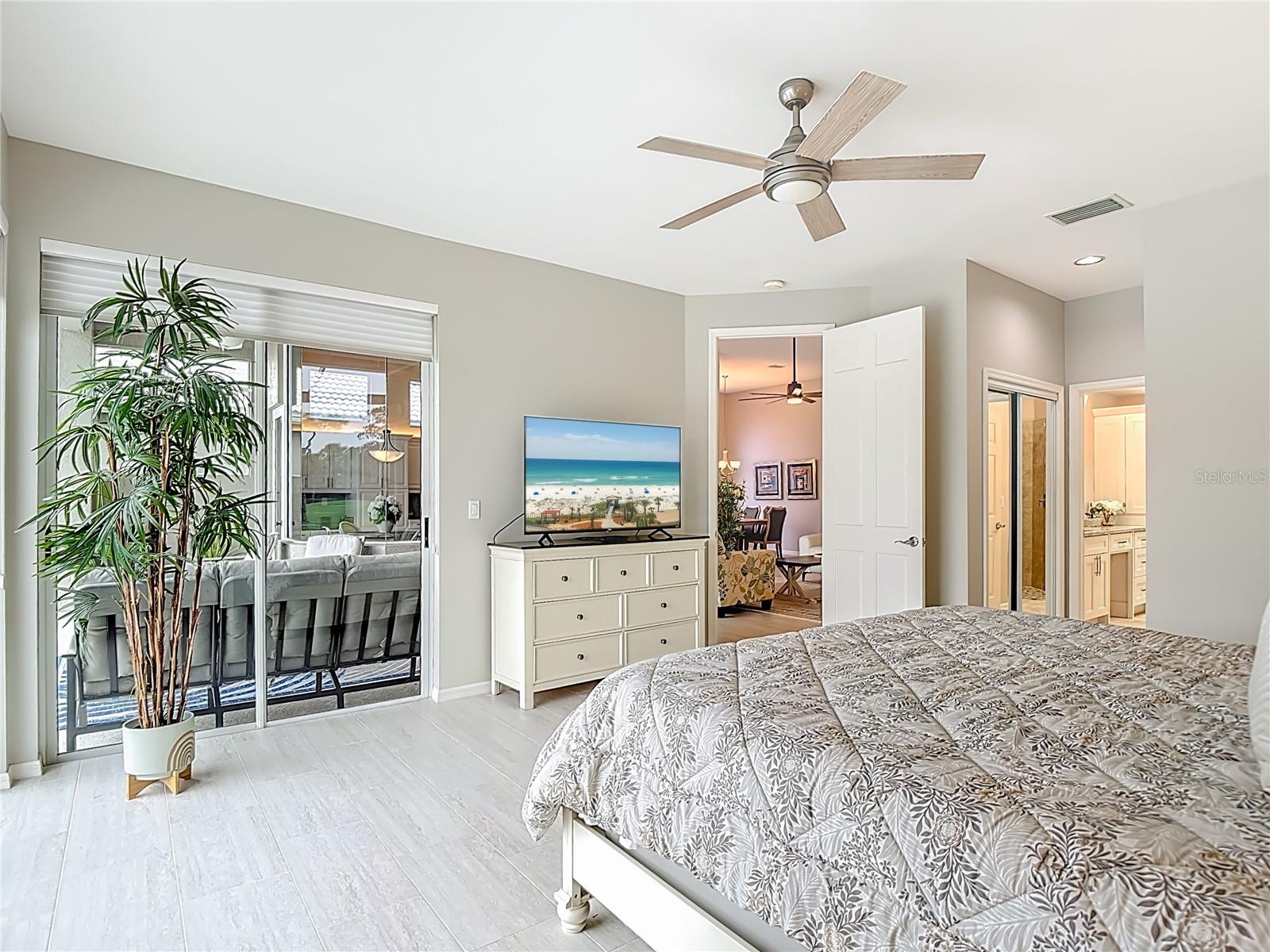 Image 22 of 35 For 19497 Silver Oak Drive