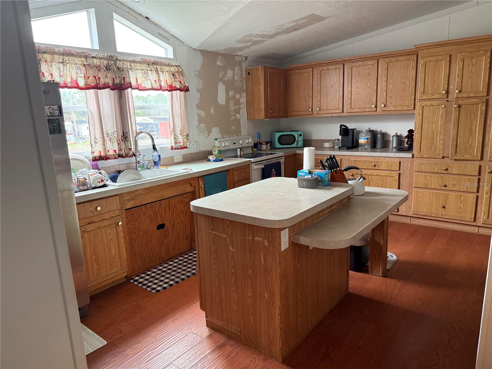 Image 4 of 20 For 301 Golden Trail