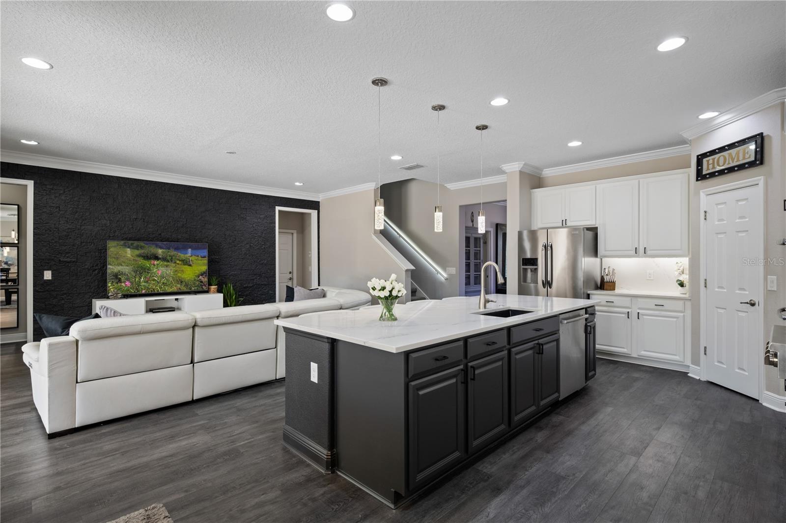 Image 14 of 57 For 1001 Vinsetta Circle