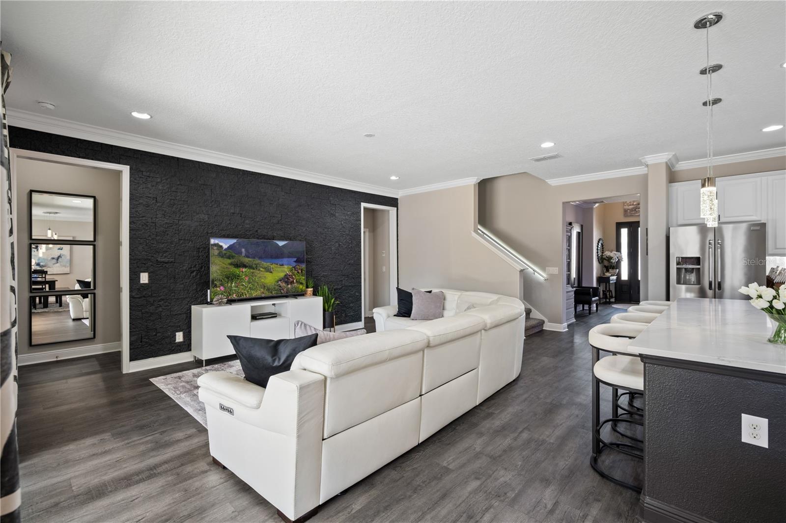 Image 18 of 57 For 1001 Vinsetta Circle