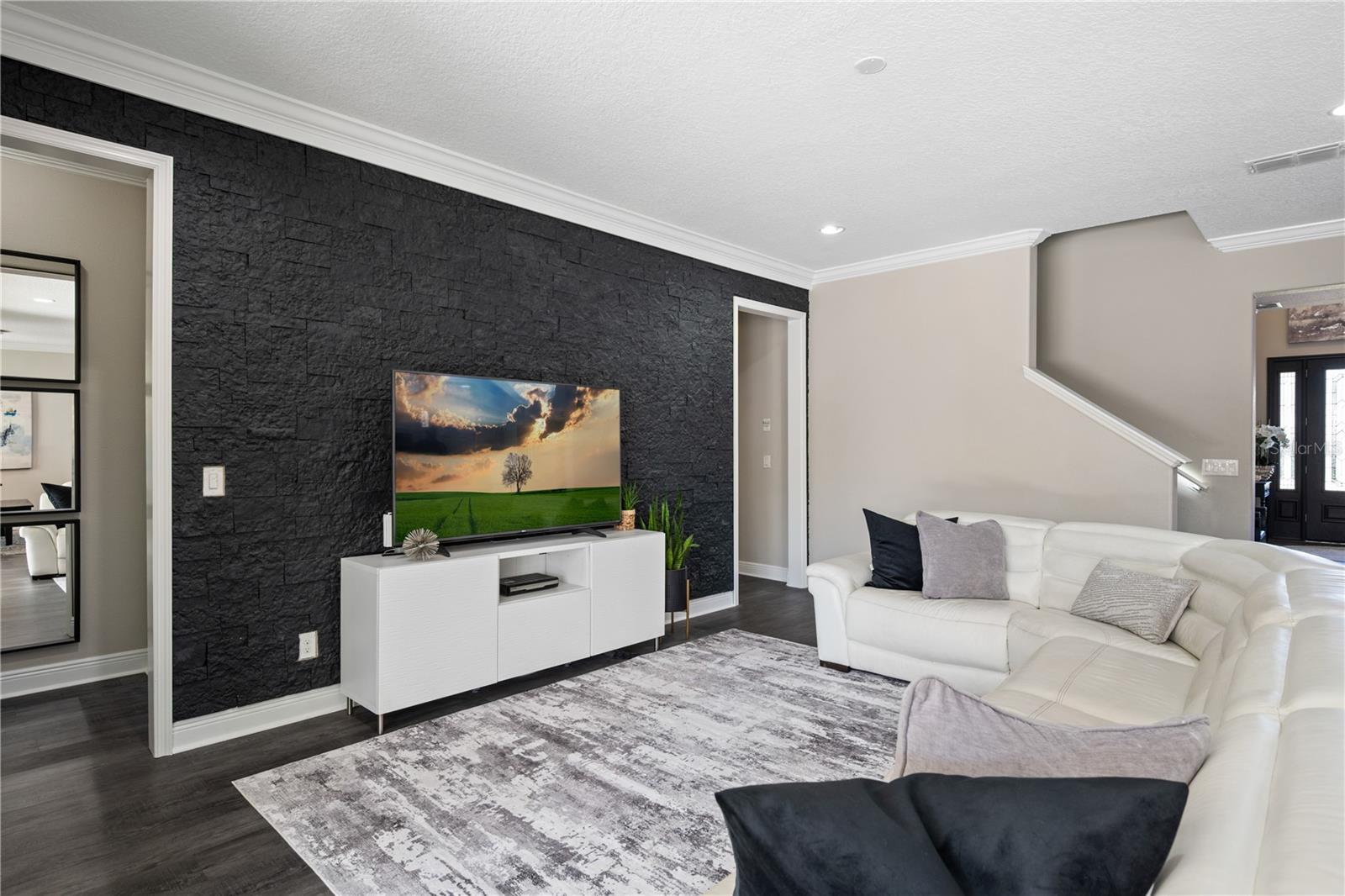 Image 19 of 57 For 1001 Vinsetta Circle