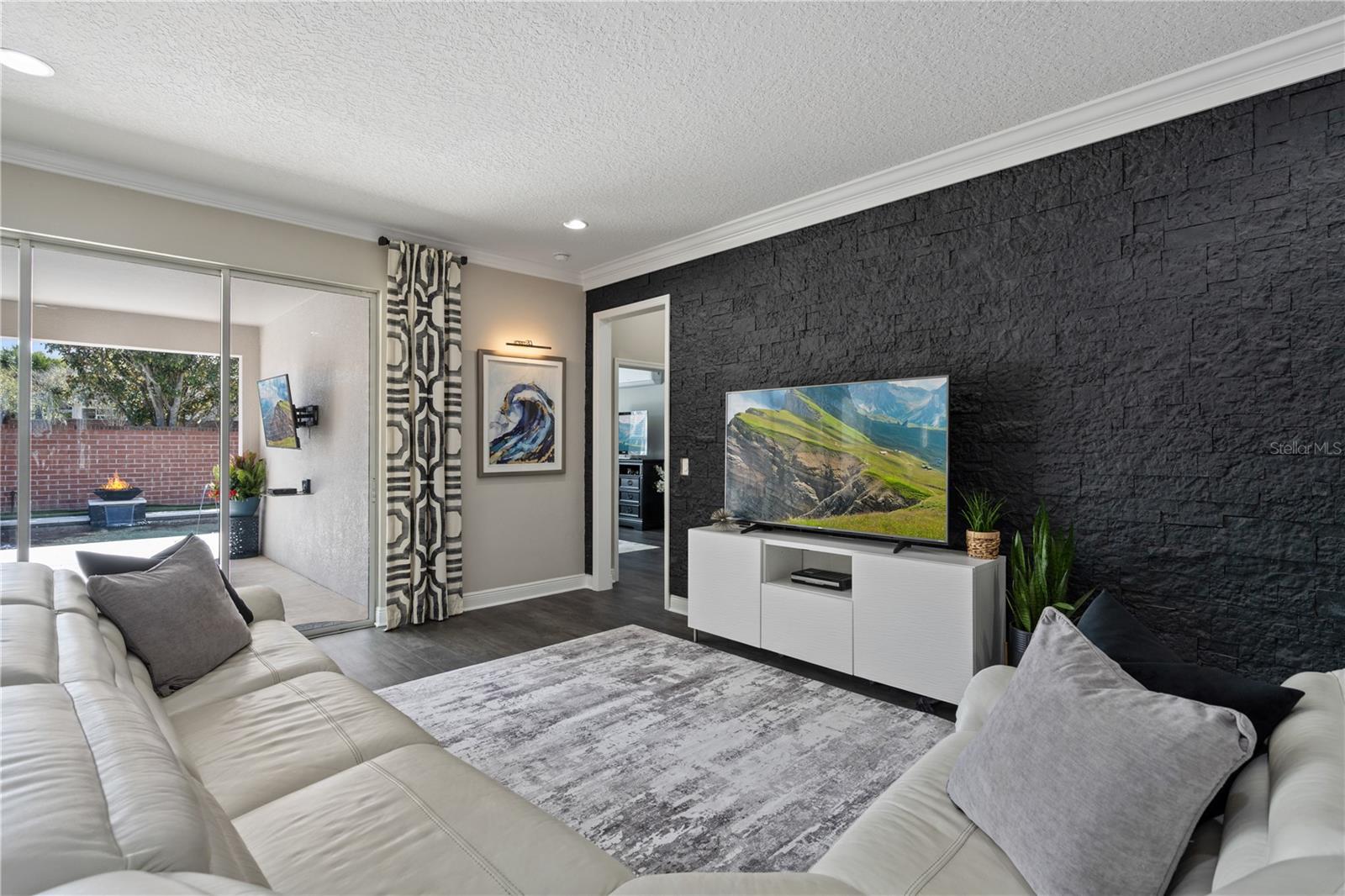 Image 20 of 57 For 1001 Vinsetta Circle