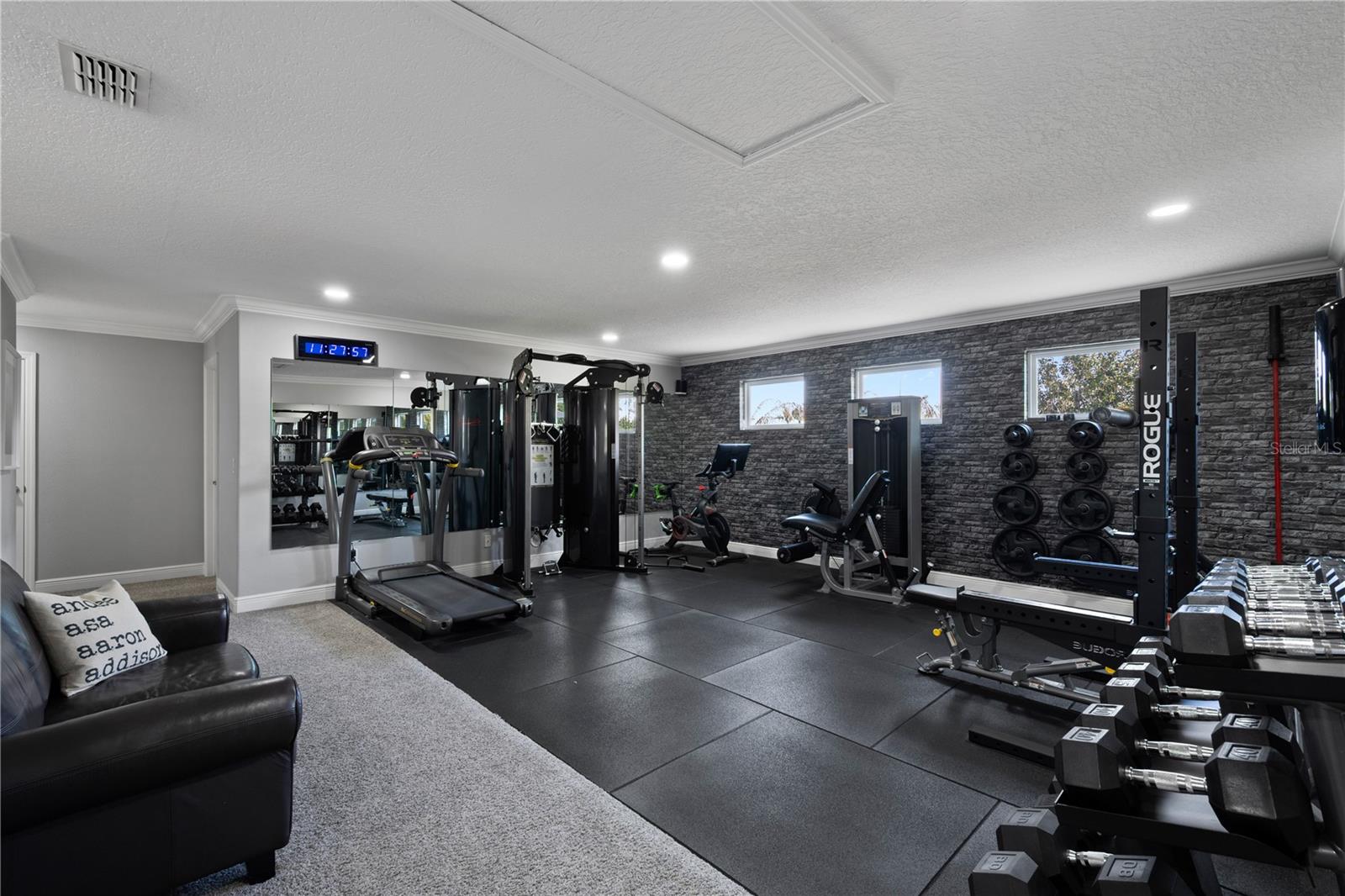 Image 28 of 57 For 1001 Vinsetta Circle