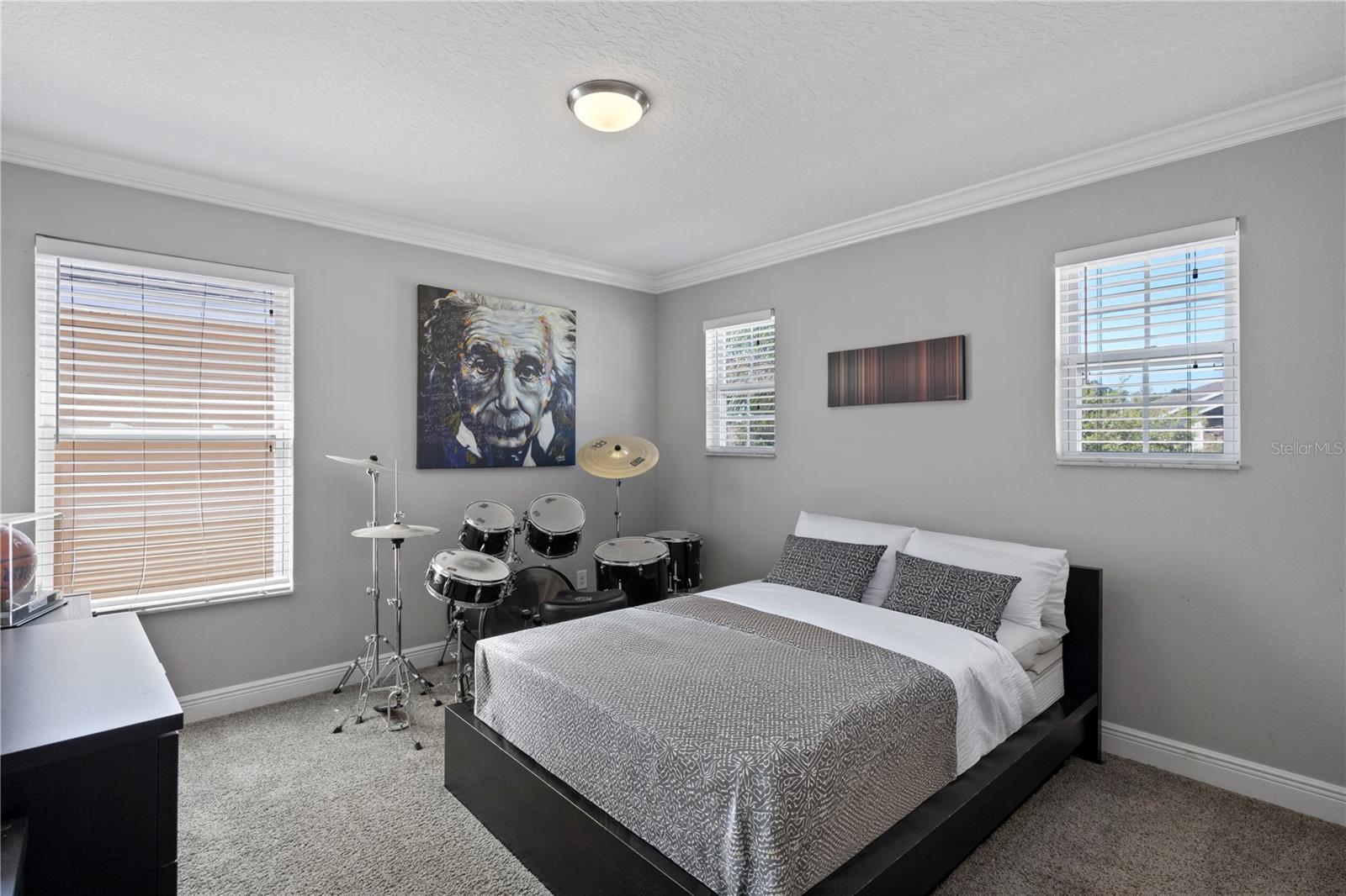 Image 33 of 57 For 1001 Vinsetta Circle