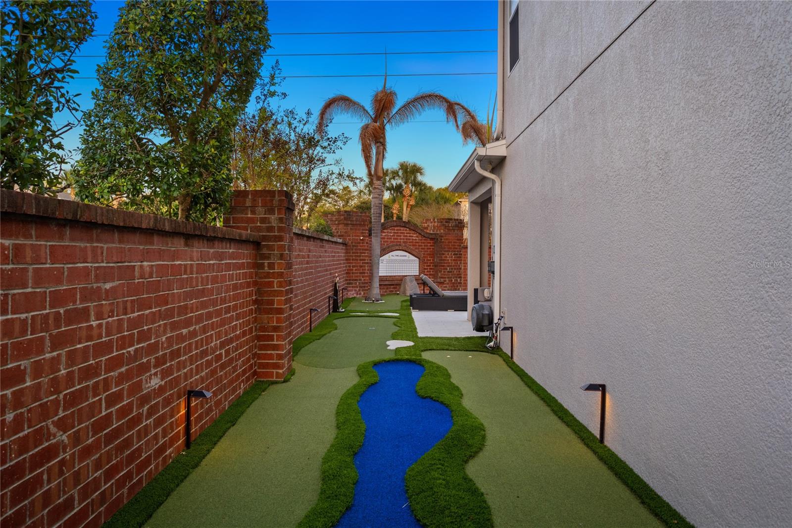 Image 49 of 57 For 1001 Vinsetta Circle