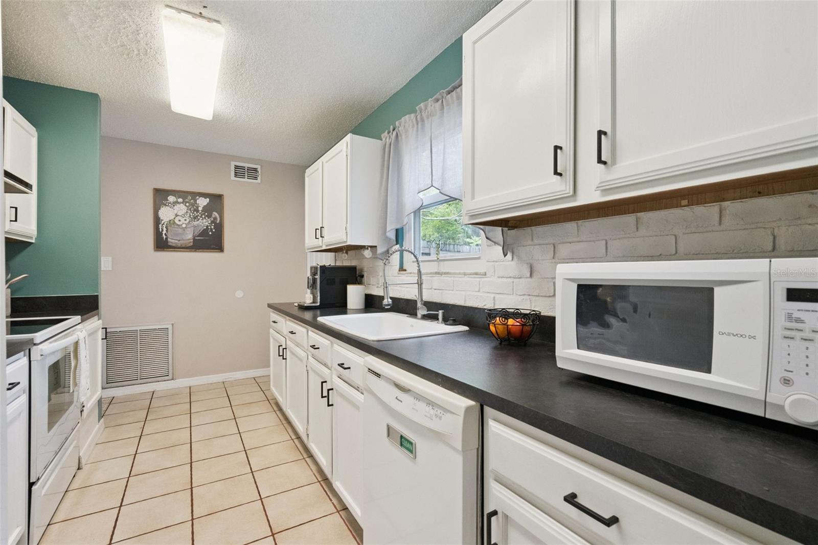 Image 15 of 45 For 7796 Fernbrook Way