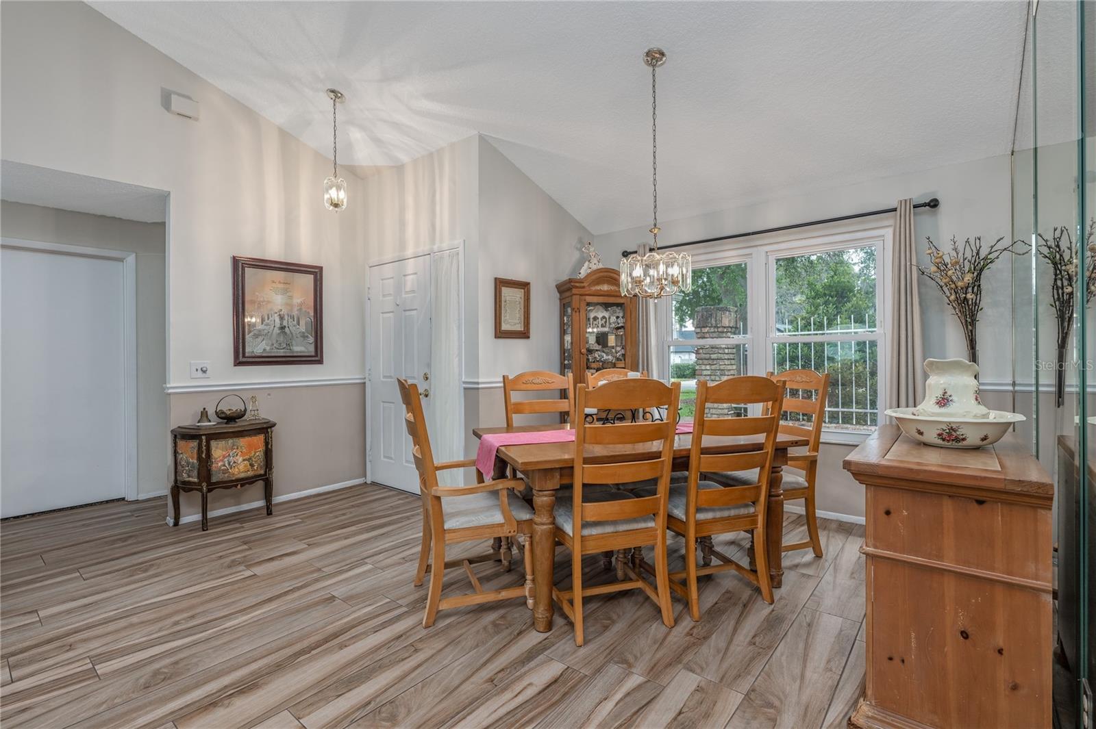 Image 7 of 35 For 1707 Grange Circle