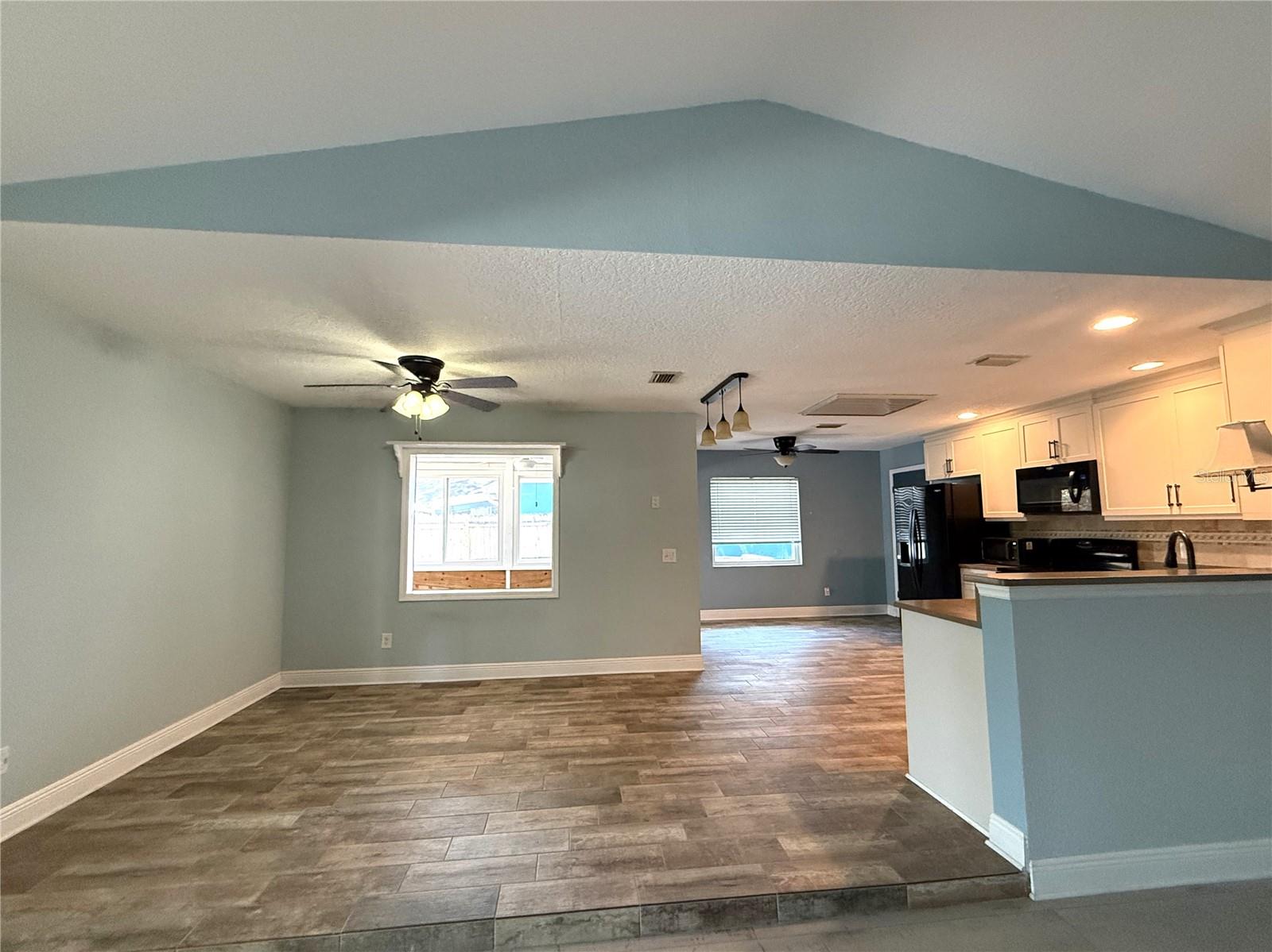 Image 10 of 57 For 1095 Gran Paseo Drive