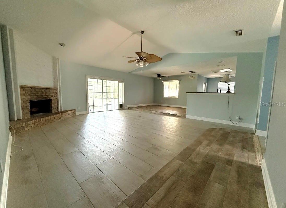 Image 8 of 57 For 1095 Gran Paseo Drive