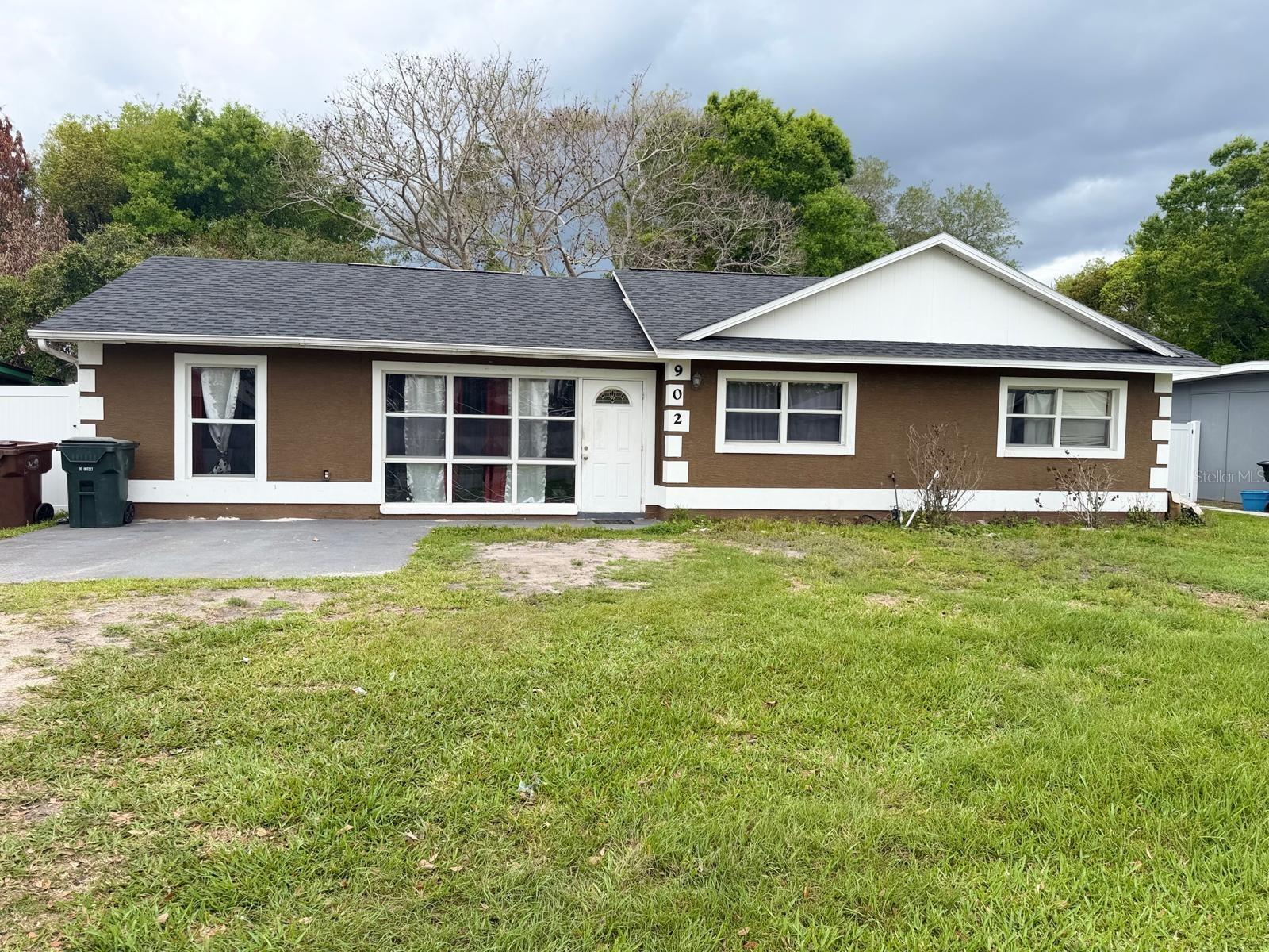 Listing Details for 902 Thacker Avenue, KISSIMMEE, FL 34741