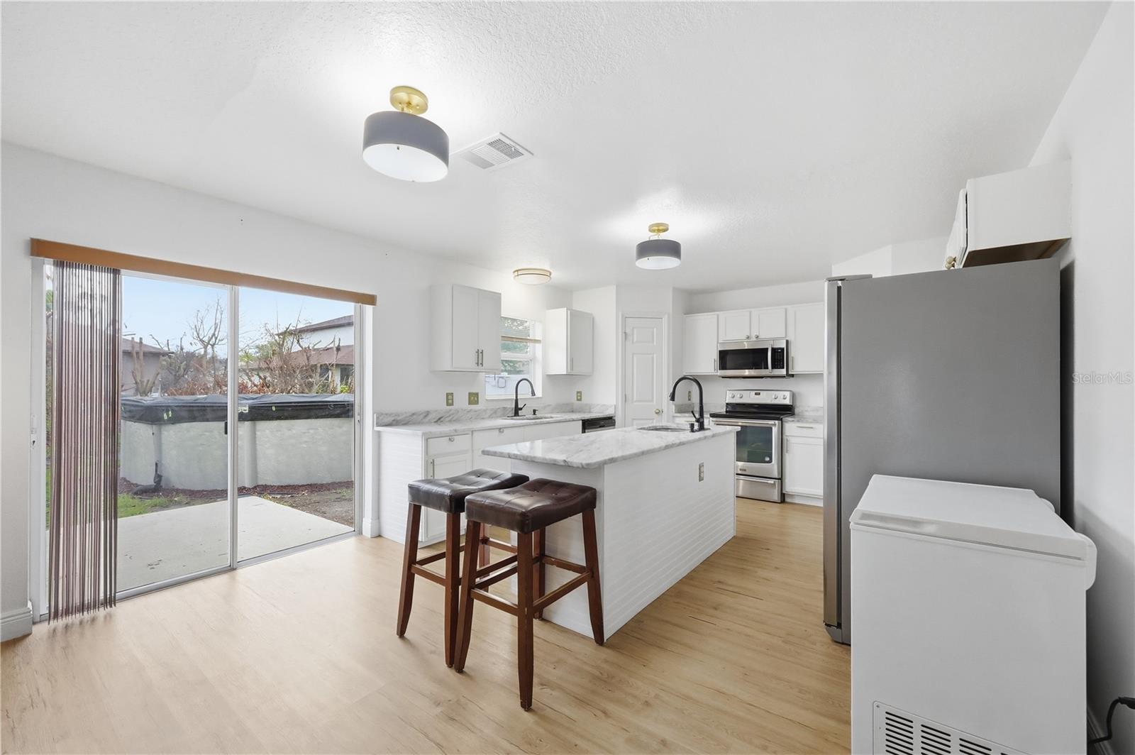 Image 10 of 47 For 627 Woodland Creek Boulevard