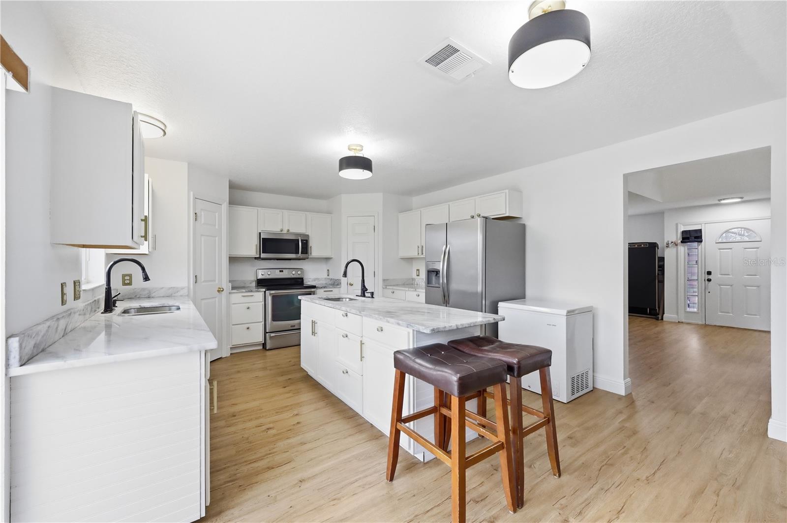 Image 12 of 47 For 627 Woodland Creek Boulevard