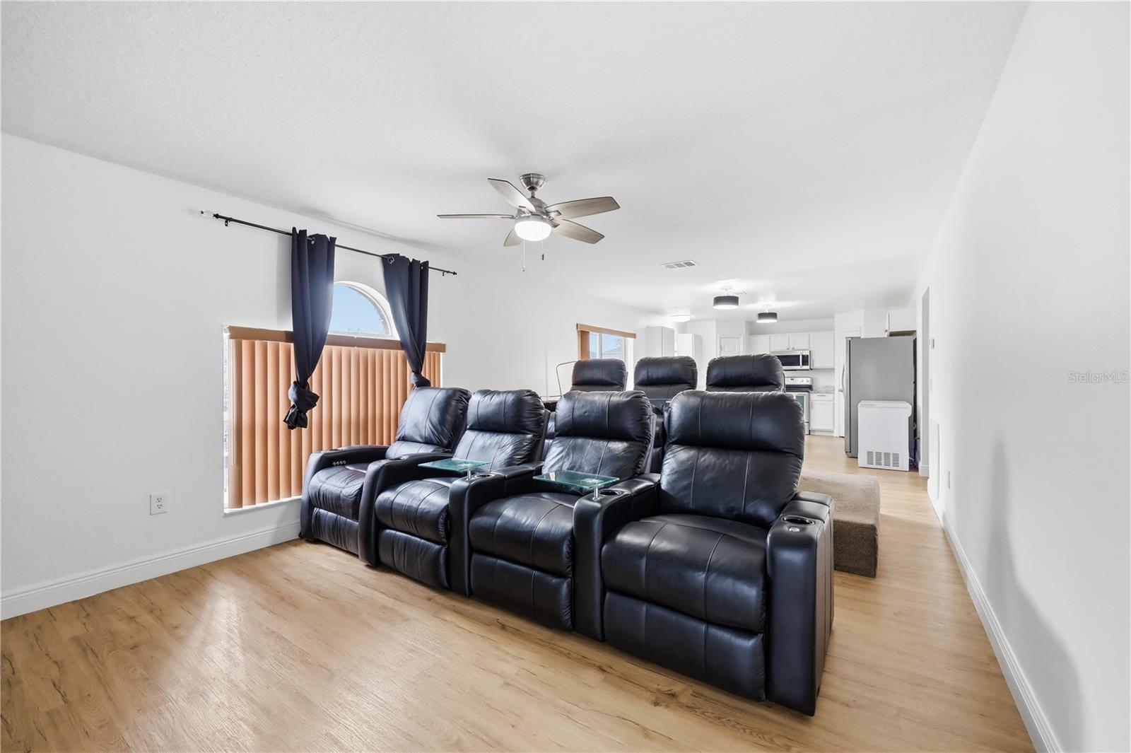 Image 15 of 47 For 627 Woodland Creek Boulevard