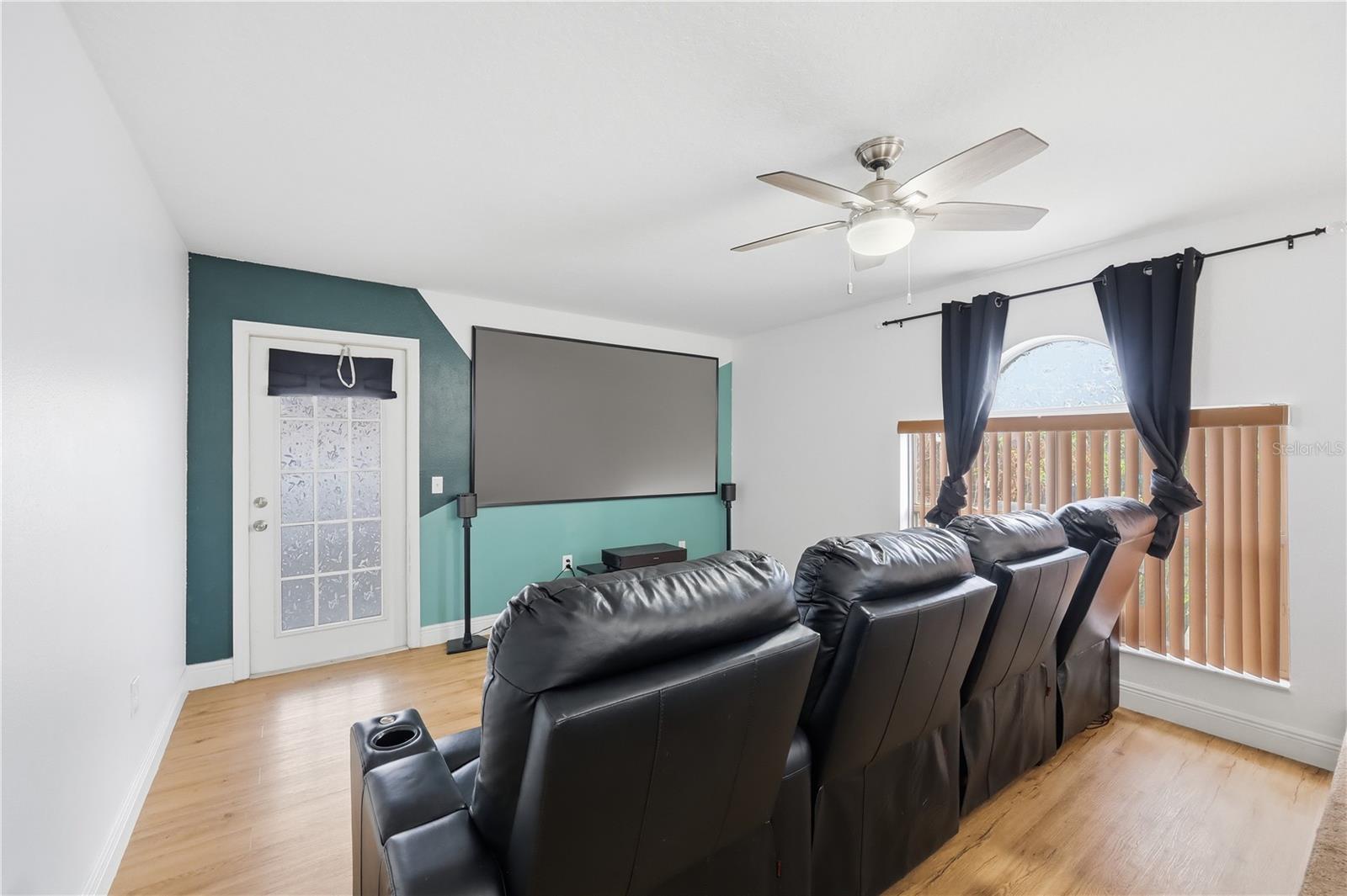 Image 16 of 47 For 627 Woodland Creek Boulevard