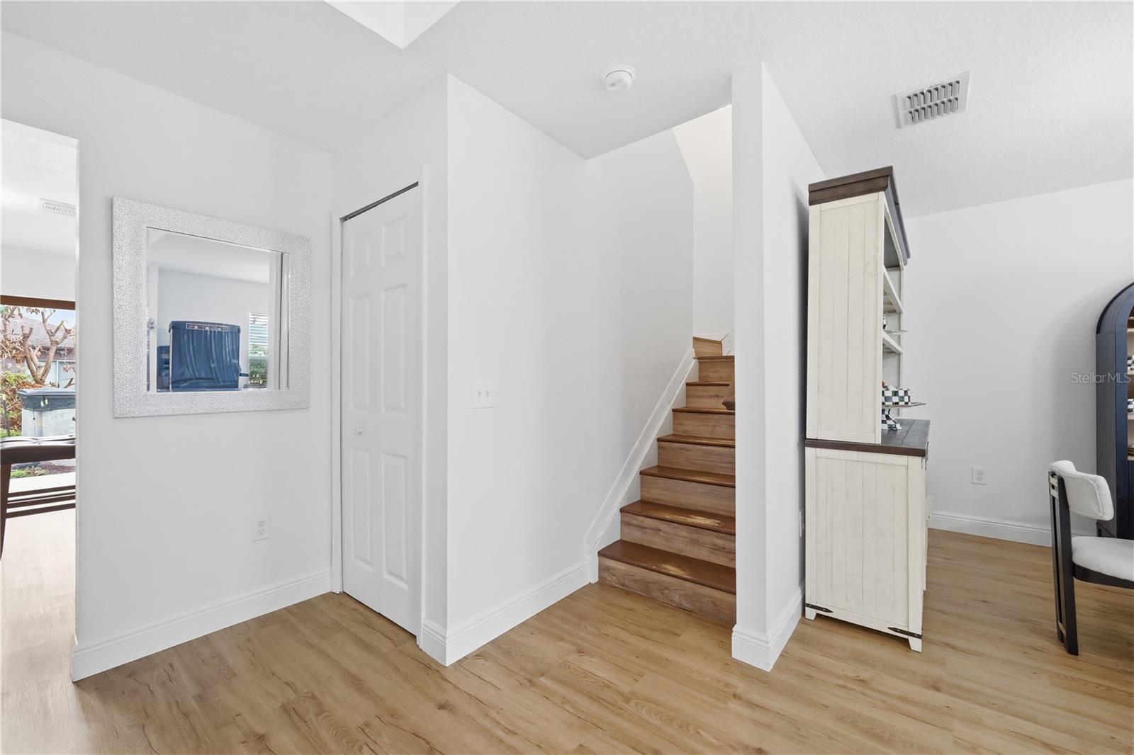 Image 17 of 47 For 627 Woodland Creek Boulevard