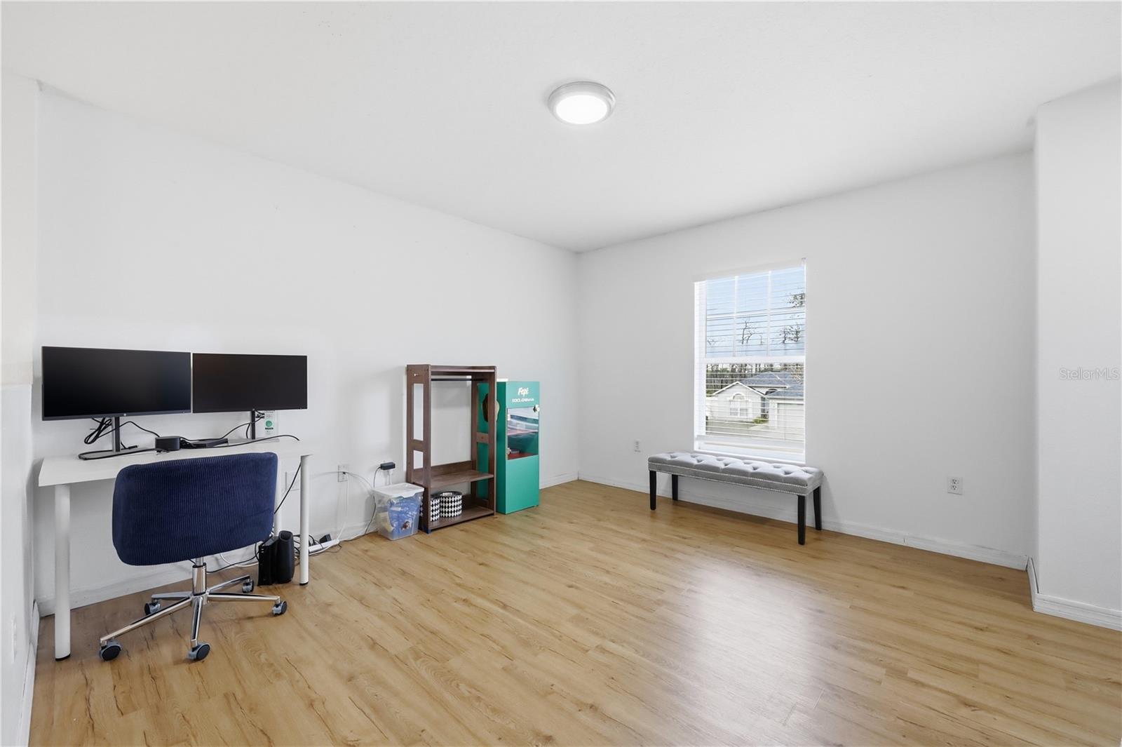 Image 21 of 47 For 627 Woodland Creek Boulevard