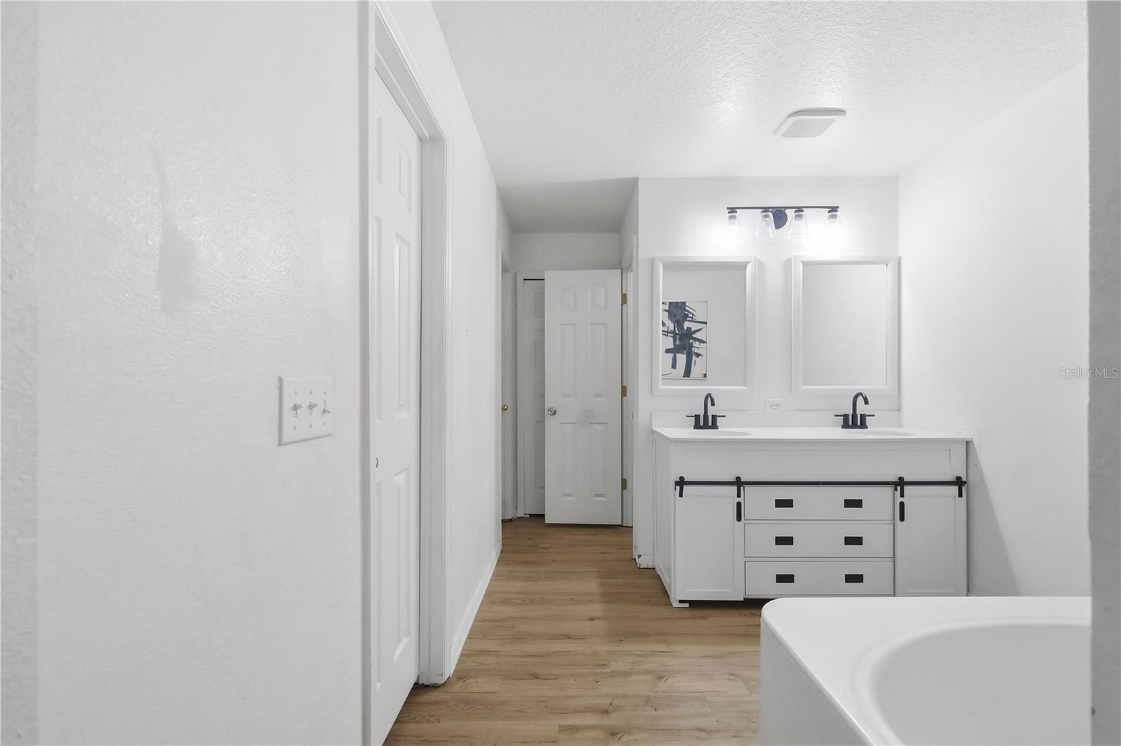 Image 25 of 47 For 627 Woodland Creek Boulevard