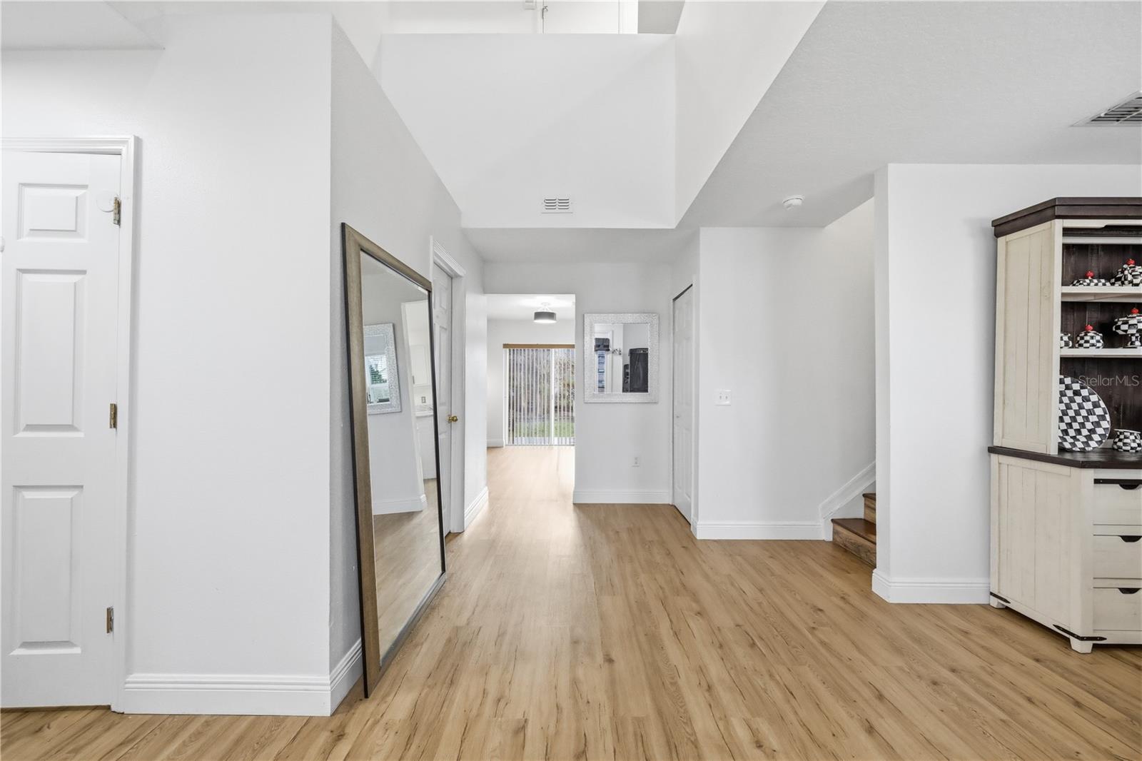 Image 5 of 47 For 627 Woodland Creek Boulevard