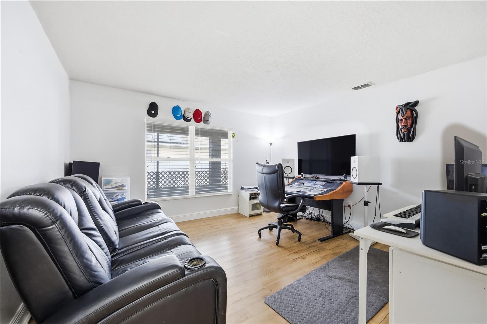 Image 8 of 47 For 627 Woodland Creek Boulevard