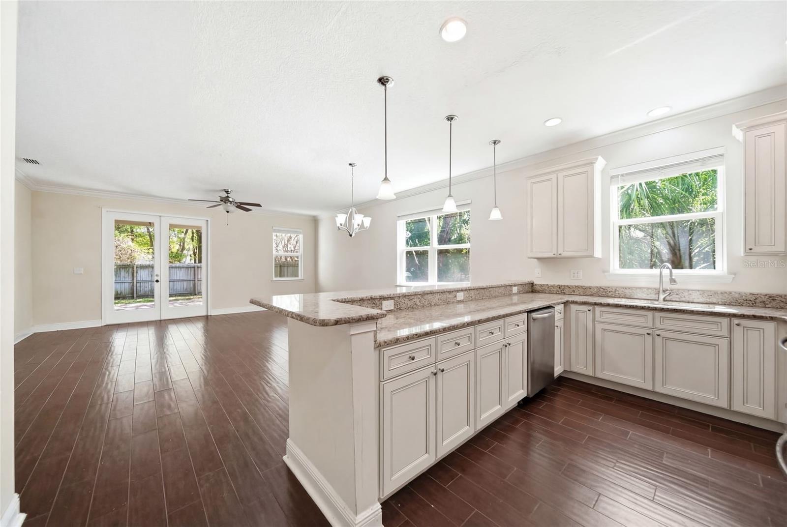 Image 6 of 34 For 729-733 Putnam Avenue