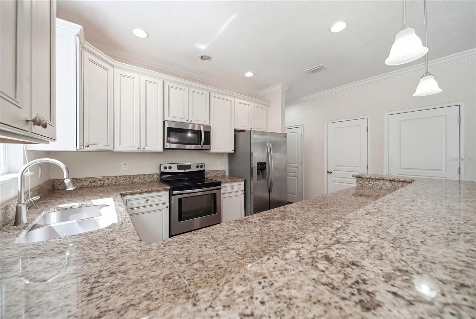 Image 8 of 34 For 729-733 Putnam Avenue