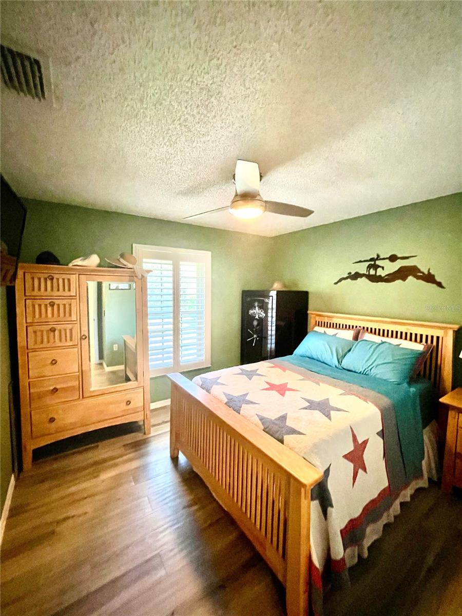 Image 32 of 87 For 6025 Hickory Grove Lane