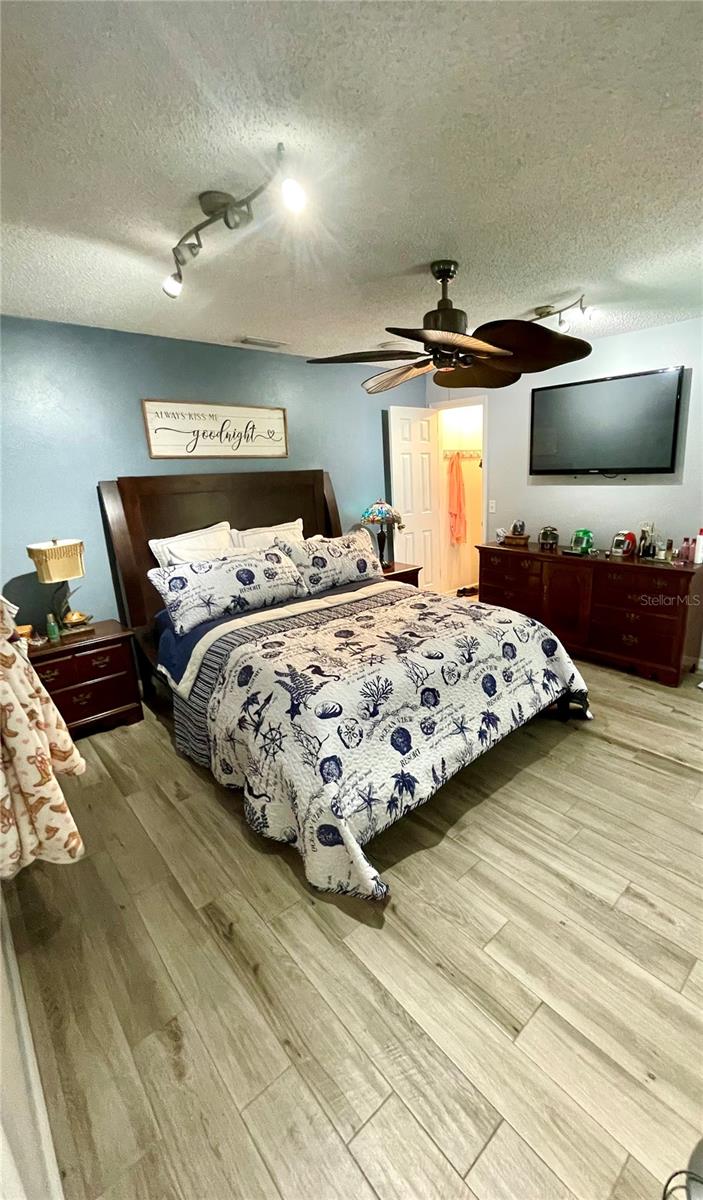 Image 38 of 87 For 6025 Hickory Grove Lane