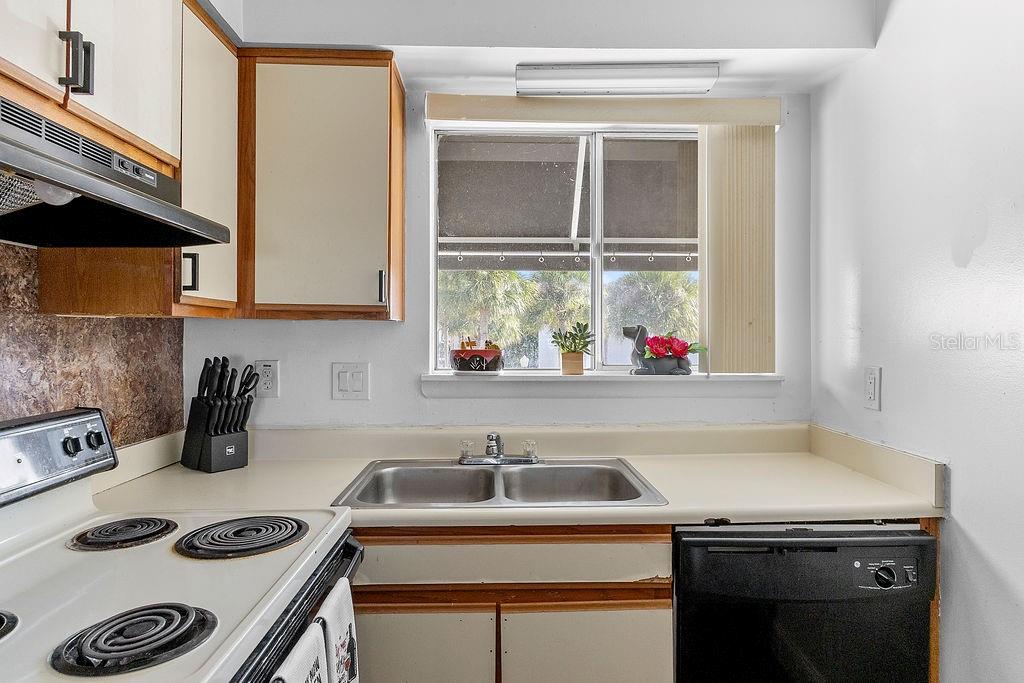 Image 10 of 28 For 4269 Semoran Boulevard 14