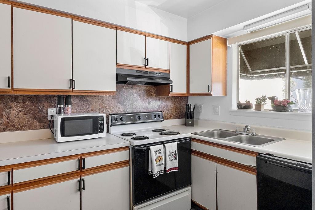 Image 9 of 28 For 4269 Semoran Boulevard 14