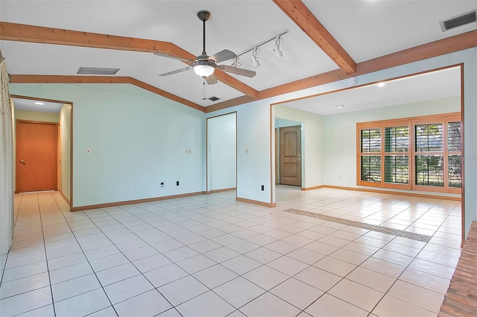 Image 11 of 27 For 1523 Golfside Drive