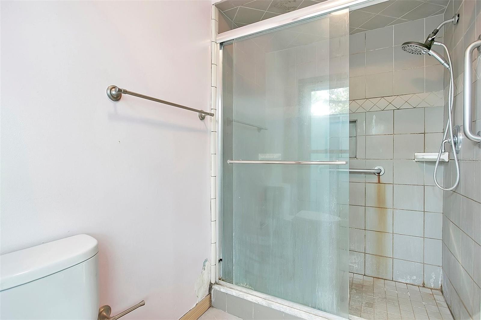 Image 19 of 27 For 1523 Golfside Drive