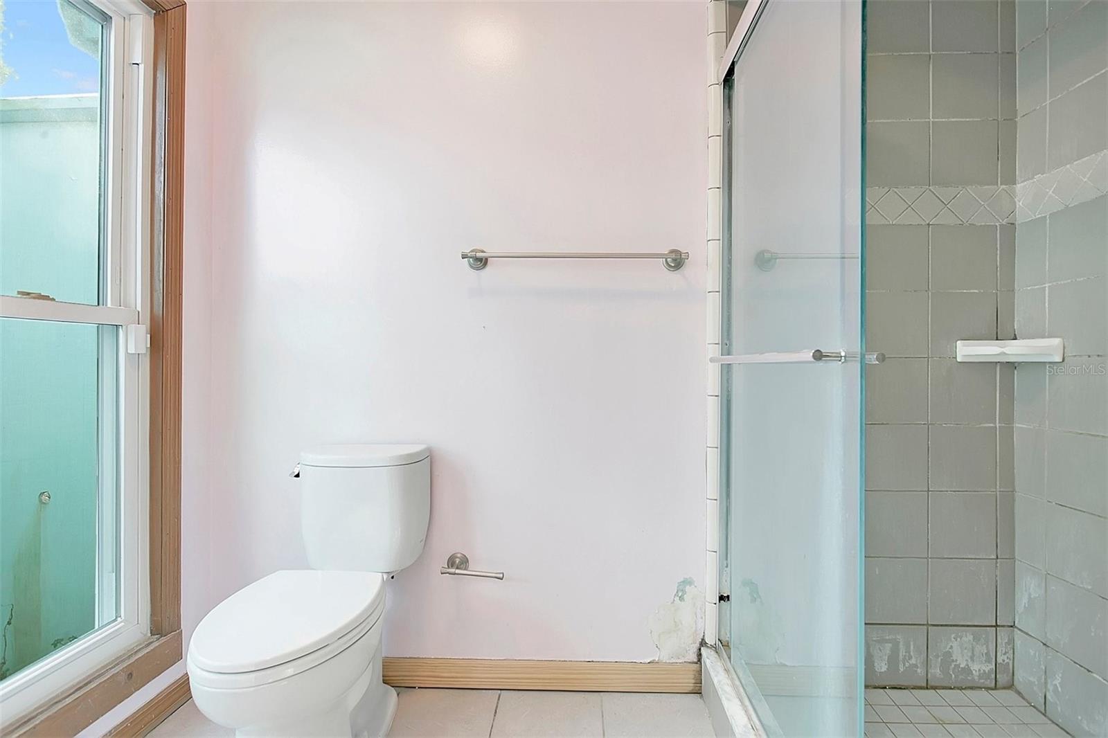 Image 20 of 27 For 1523 Golfside Drive