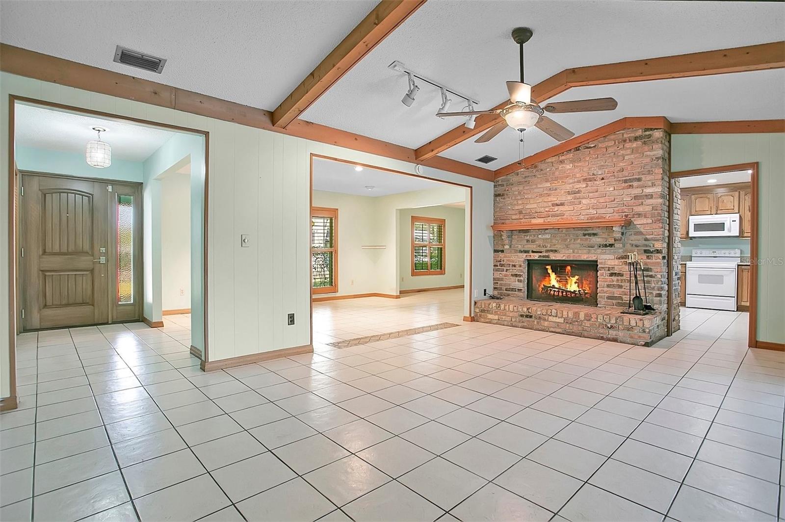 Image 5 of 27 For 1523 Golfside Drive