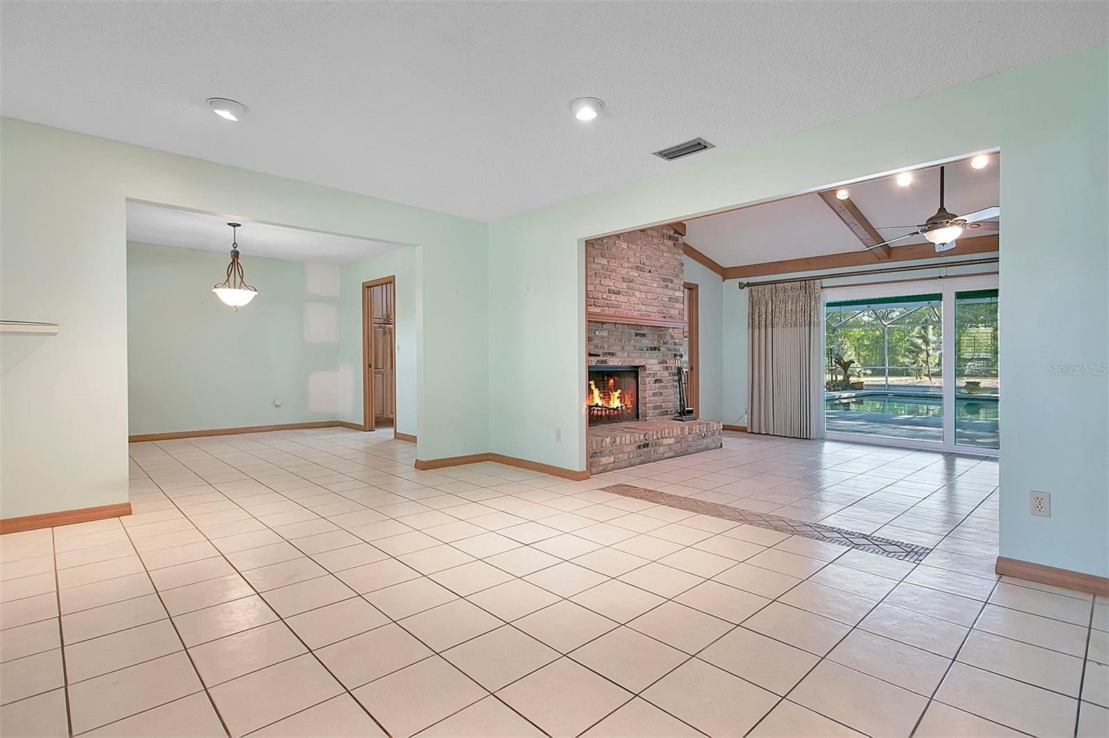 Image 8 of 27 For 1523 Golfside Drive