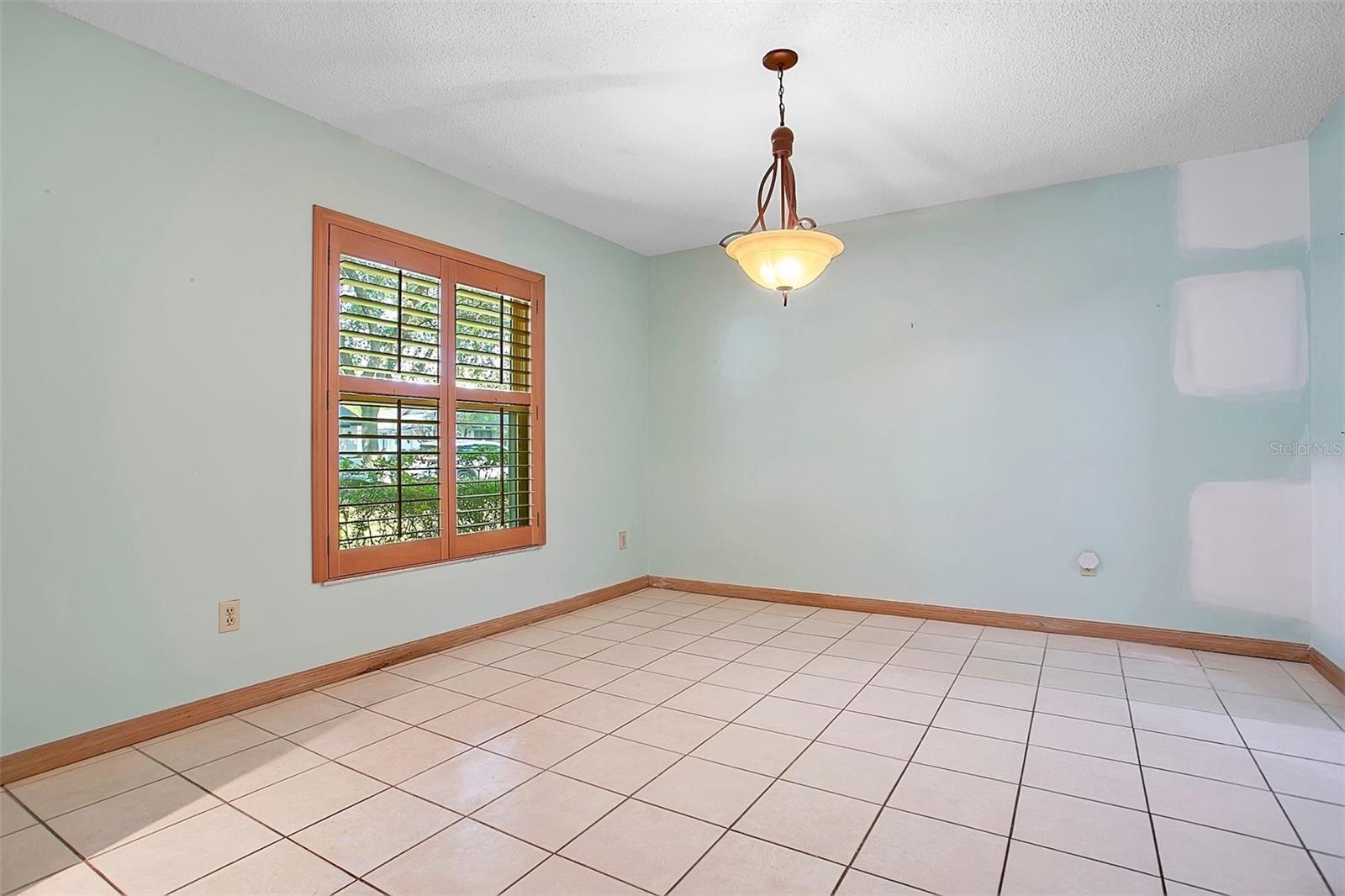 Image 9 of 27 For 1523 Golfside Drive