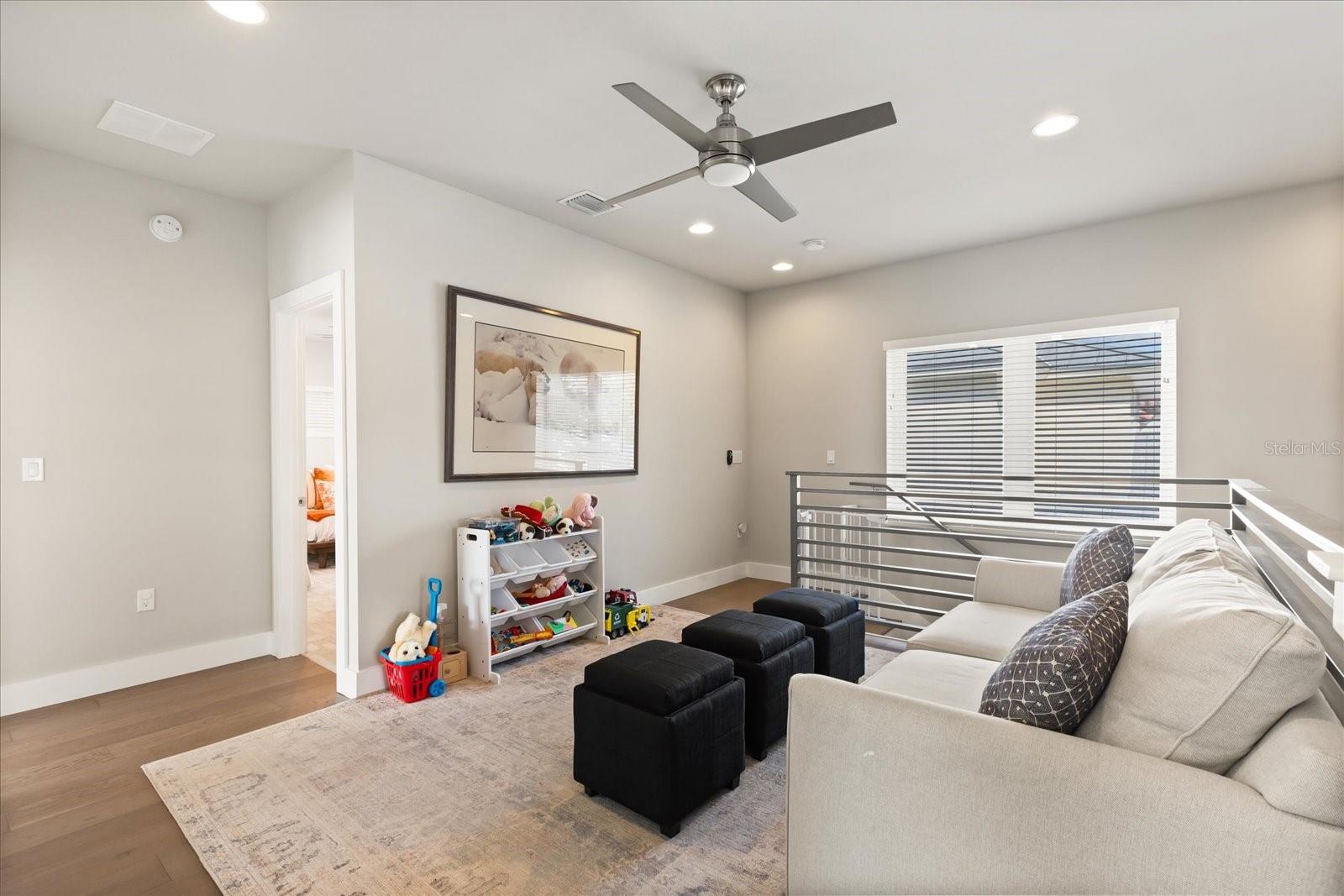 Image 21 of 51 For 1649 Harmon Avenue