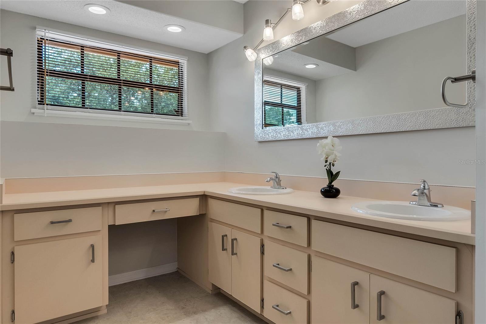 Image 10 of 25 For 8235 Ambrose Cove Way