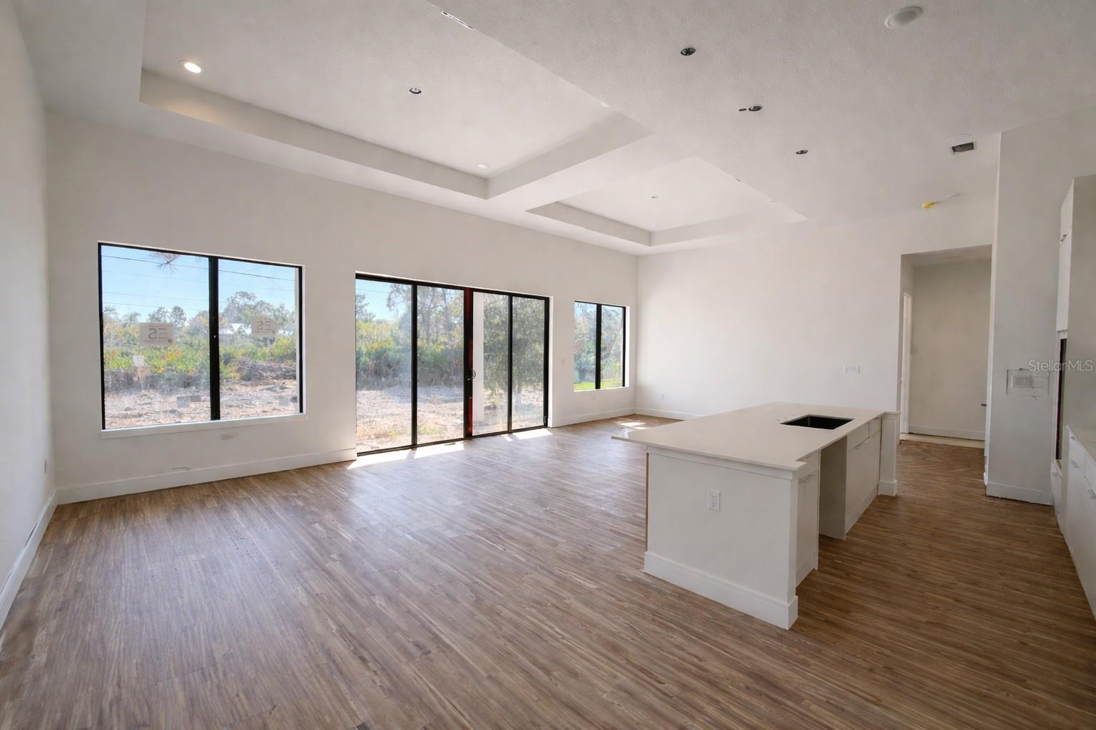 Listing photo id 2 for 12207 Storke Avenue