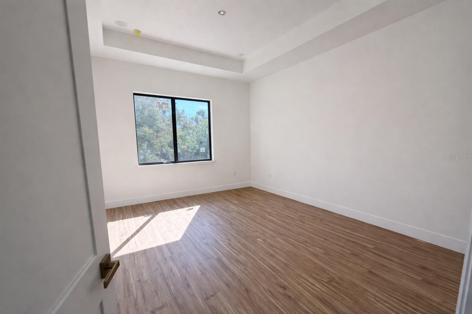 Listing photo id 4 for 12207 Storke Avenue