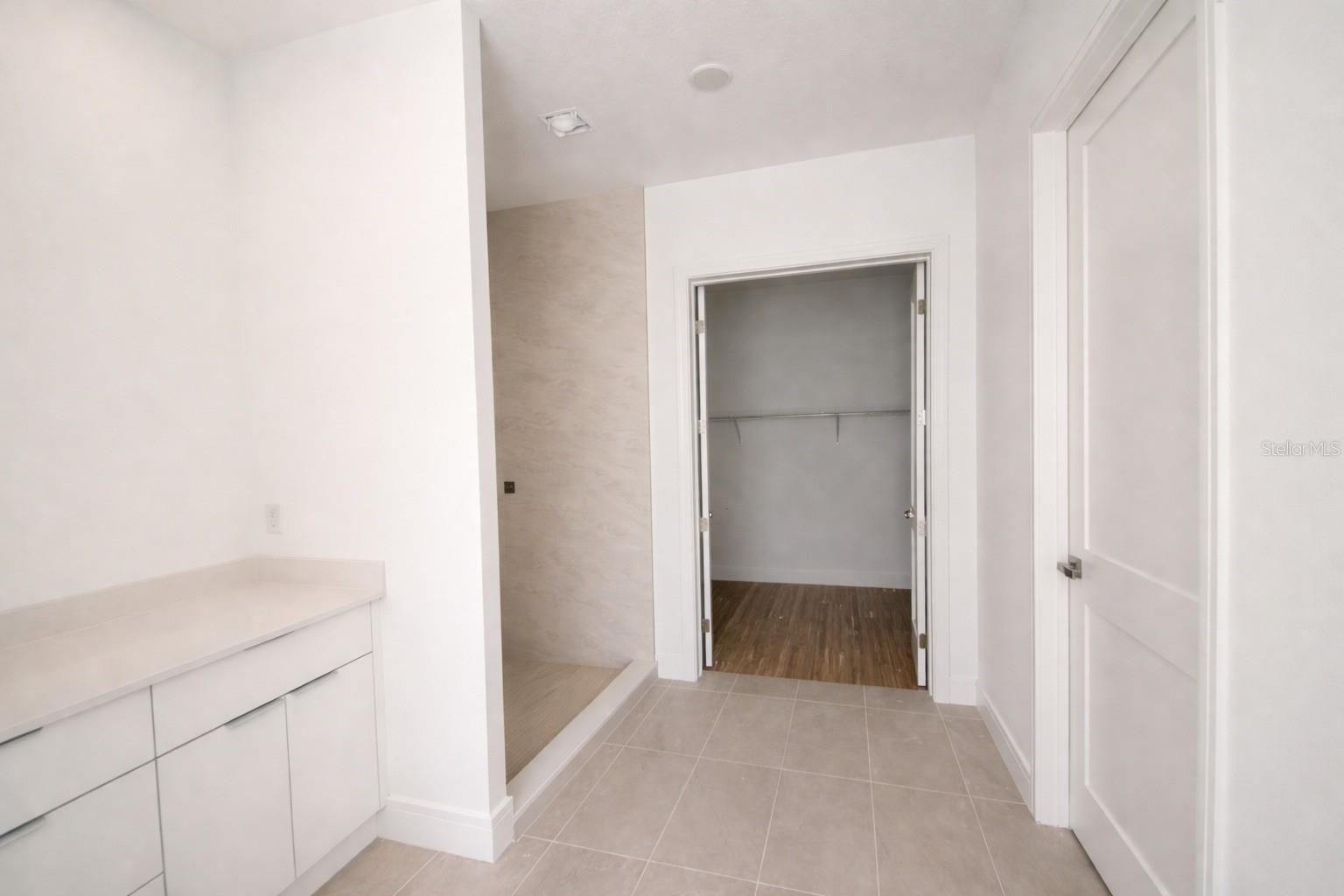 Listing photo id 5 for 12207 Storke Avenue