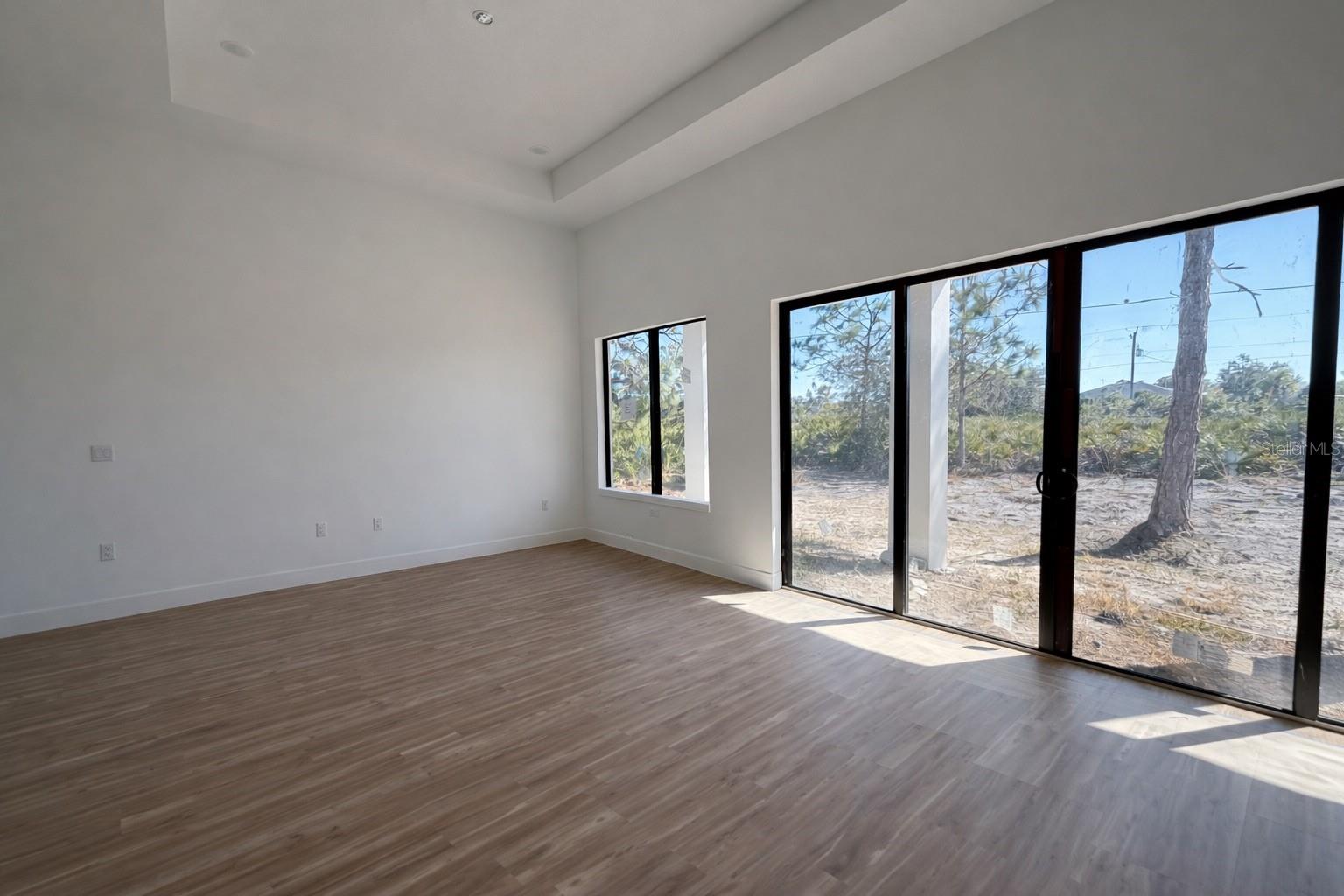 Listing photo id 7 for 12207 Storke Avenue