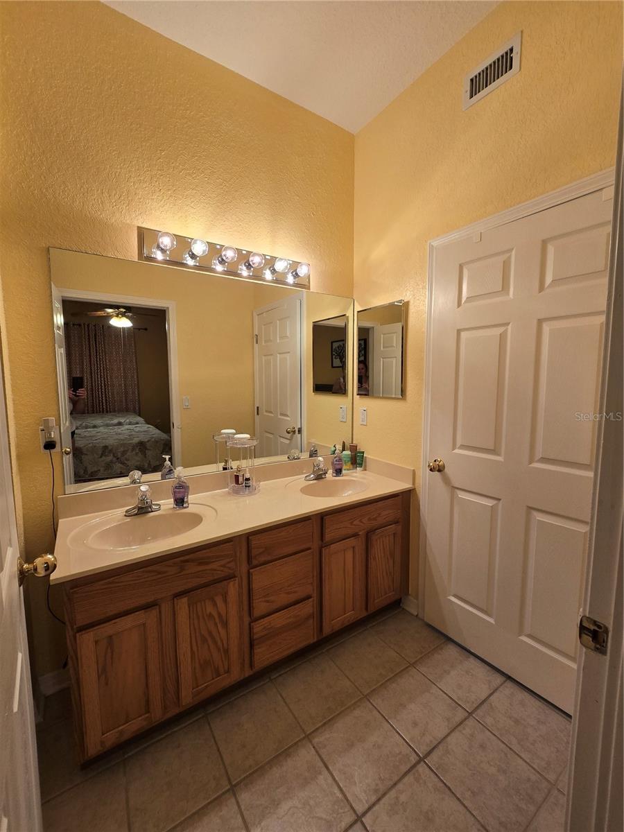 Image 20 of 28 For 7627 Bay Port Road 55