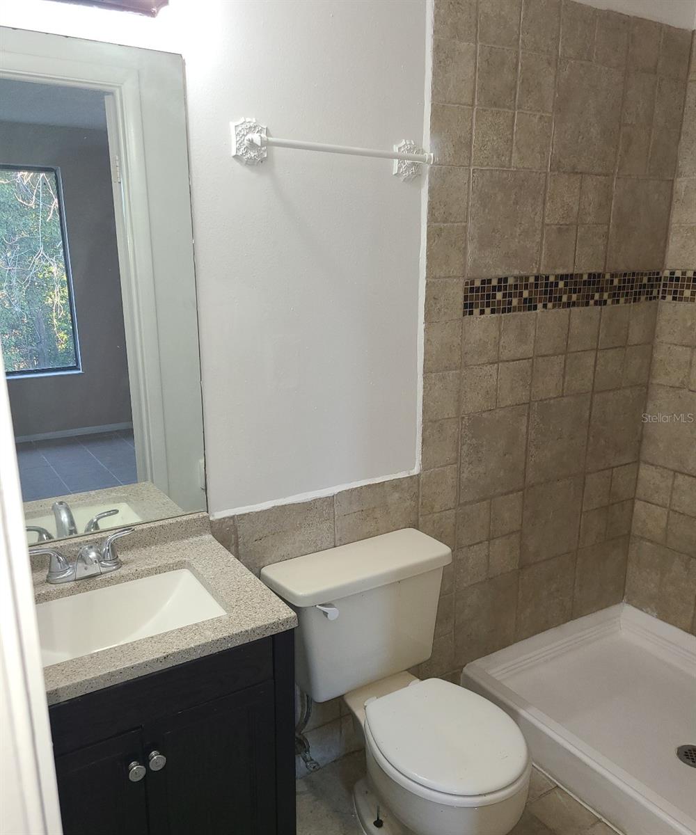 Image 12 of 20 For 4916 Silver Oaks Vlg  E